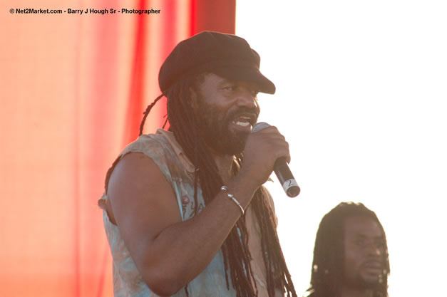 Tony Rebel Closing Tru-Juice Rebel Salute 2007 - Saturday, January 13, 2007, Port Kaiser Sports Club, St. Elizabeth - Negril Travel Guide, Negril Jamaica WI - http://www.negriltravelguide.com - info@negriltravelguide.com...!