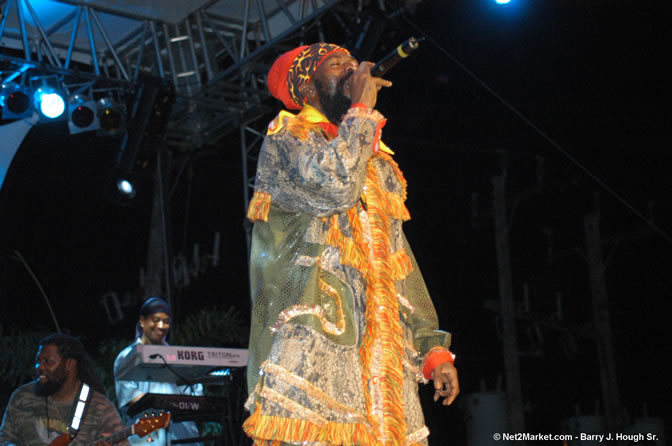 Capleton - Red Stripe Reggae Sumfest 2005 - Dancehall Night - July 21th, 2005 - Negril Travel Guide, Negril Jamaica WI - http://www.negriltravelguide.com - info@negriltravelguide.com...!