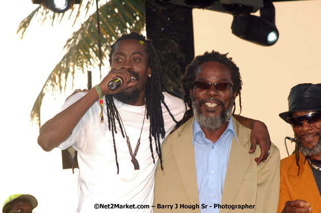 Mighty Diamonds - Red Stripe Reggae Sumfest 2007 - Zenith - Saturday, July 21, 2007 - Catherine Hall, Montego Bay, St James, Jamaica W.I. - Negril Travel Guide, Negril Jamaica WI - http://www.negriltravelguide.com - info@negriltravelguide.com...!