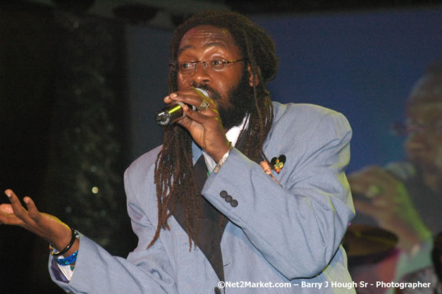 Tarrus Riley - Red Stripe Reggae Sumfest 2007 - Zenith - Saturday, July 21, 2007 - Catherine Hall, Montego Bay, St James, Jamaica W.I. - Negril Travel Guide, Negril Jamaica WI - http://www.negriltravelguide.com - info@negriltravelguide.com...!