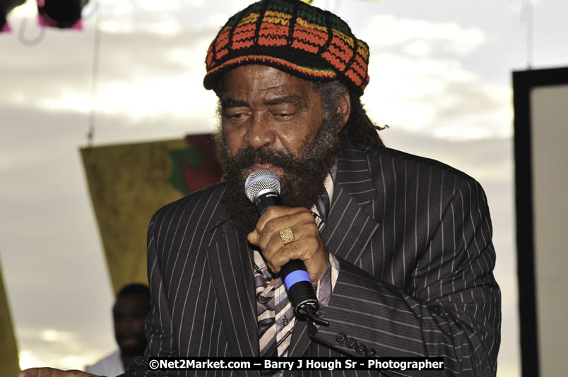 John Holt @ Red Stripe Reggae Sumfest 2008 International Night 2, Catherine Hall, Montego Bay - Saturday, July 19, 2008 - Reggae Sumfest 2008 July 13 - July 19, 2008 - Photographs by Net2Market.com - Barry J. Hough Sr. Photojournalist/Photograper - Photographs taken with a Nikon D300 - Negril Travel Guide, Negril Jamaica WI - http://www.negriltravelguide.com - info@negriltravelguide.com...!