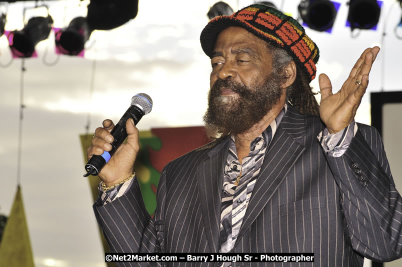 John Holt @ Red Stripe Reggae Sumfest 2008 International Night 2, Catherine Hall, Montego Bay - Saturday, July 19, 2008 - Reggae Sumfest 2008 July 13 - July 19, 2008 - Photographs by Net2Market.com - Barry J. Hough Sr. Photojournalist/Photograper - Photographs taken with a Nikon D300 - Negril Travel Guide, Negril Jamaica WI - http://www.negriltravelguide.com - info@negriltravelguide.com...!