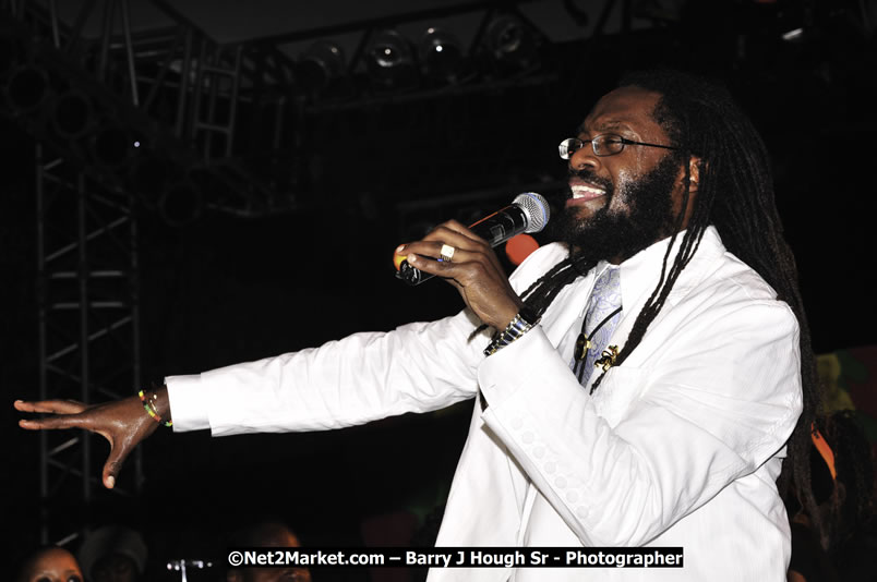 Tarrus Riley @ Red Stripe Reggae Sumfest 2008 International Night 2, Catherine Hall, Montego Bay - Saturday, July 19, 2008 - Reggae Sumfest 2008 July 13 - July 19, 2008 - Photographs by Net2Market.com - Barry J. Hough Sr. Photojournalist/Photograper - Photographs taken with a Nikon D300 - Negril Travel Guide, Negril Jamaica WI - http://www.negriltravelguide.com - info@negriltravelguide.com...!