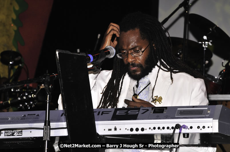 Tarrus Riley @ Red Stripe Reggae Sumfest 2008 International Night 2, Catherine Hall, Montego Bay - Saturday, July 19, 2008 - Reggae Sumfest 2008 July 13 - July 19, 2008 - Photographs by Net2Market.com - Barry J. Hough Sr. Photojournalist/Photograper - Photographs taken with a Nikon D300 - Negril Travel Guide, Negril Jamaica WI - http://www.negriltravelguide.com - info@negriltravelguide.com...!