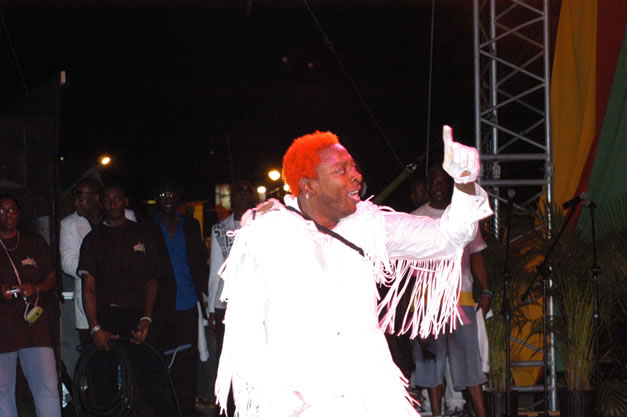 Elephant Man - Red Stripe Reggae Sumfest 2006 - Stormfront - The Blazing Dance Hall Night - Thursday, July 20, 2006 - Catherine Hall Venue - Montego Bay, Jamaica - Negril Travel Guide, Negril Jamaica WI - http://www.negriltravelguide.com - info@negriltravelguide.com...!