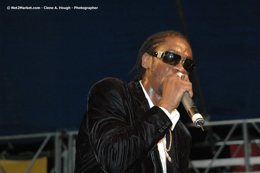 Bounty Killer - Smile Jamaica, Nine Miles, St Anns, Jamaica - Saturday, February 10, 2007 - The Smile Jamaica Concert, a symbolic homecoming in Bob Marley's birthplace of Nine Miles - Negril Travel Guide, Negril Jamaica WI - http://www.negriltravelguide.com - info@negriltravelguide.com...!