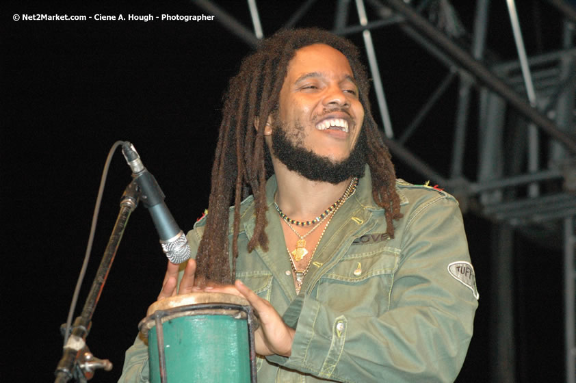 The Marley Brother's - Damian, Stephen, Julian, and Kimani - Smile Jamaica, Nine Miles, St Anns, Jamaica - Saturday, February 10, 2007 - The Smile Jamaica Concert, a symbolic homecoming in Bob Marley's birthplace of Nine Miles - Negril Travel Guide, Negril Jamaica WI - http://www.negriltravelguide.com - info@negriltravelguide.com...!