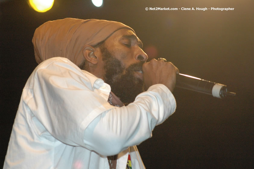 Spragga Benz - Smile Jamaica, Nine Miles, St Anns, Jamaica - Saturday, February 10, 2007 - The Smile Jamaica Concert, a symbolic homecoming in Bob Marley's birthplace of Nine Miles - Negril Travel Guide, Negril Jamaica WI - http://www.negriltravelguide.com - info@negriltravelguide.com...!