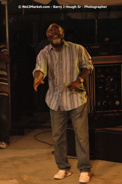 Freddie McGregor @ Western Consciousness 2007 - Presented by King of Kings Productons - Saturday, April 28, 2007 - Llandilo Cultural Centre, Savanna-La-Mar, Westmoreland, Jamaica W.I. - Negril Travel Guide, Negril Jamaica WI - http://www.negriltravelguide.com - info@negriltravelguide.com...!