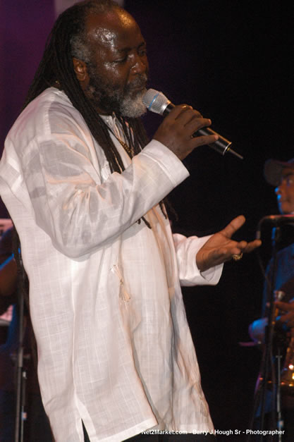 Freddy McGregor @ The Aqueduct on Rose Hall - Friday, January 26, 2007 - 10th Anniversary - Air Jamaica Jazz & Blues Festival 2007 - The Art of Music - Tuesday, January 23 - Saturday, January 27, 2007, The Aqueduct on Rose Hall, Montego Bay, Jamaica - Negril Travel Guide, Negril Jamaica WI - http://www.negriltravelguide.com - info@negriltravelguide.com...!