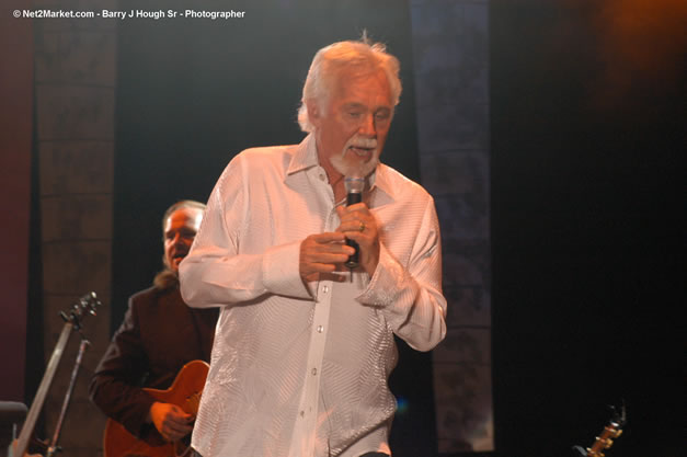 Kenny Rogers @ The Aqueduct on Rose Hall - Friday, January 26, 2007 - 10th Anniversary - Air Jamaica Jazz & Blues Festival 2007 - The Art of Music - Tuesday, January 23 - Saturday, January 27, 2007, The Aqueduct on Rose Hall, Montego Bay, Jamaica - Negril Travel Guide, Negril Jamaica WI - http://www.negriltravelguide.com - info@negriltravelguide.com...!