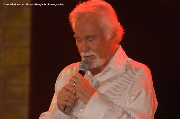 Kenny Rogers @ The Aqueduct on Rose Hall - Friday, January 26, 2007 - 10th Anniversary - Air Jamaica Jazz & Blues Festival 2007 - The Art of Music - Tuesday, January 23 - Saturday, January 27, 2007, The Aqueduct on Rose Hall, Montego Bay, Jamaica - Negril Travel Guide, Negril Jamaica WI - http://www.negriltravelguide.com - info@negriltravelguide.com...!