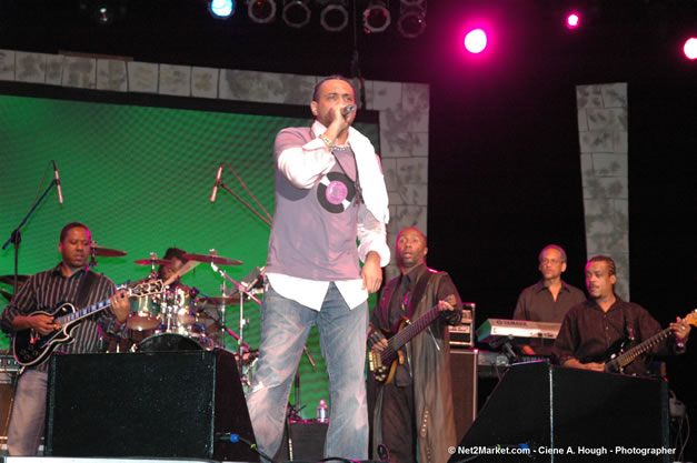 Sean Paul @ The Aqueduct on Rose Hall - Friday, January 26, 2007 - 10th Anniversary - Air Jamaica Jazz & Blues Festival 2007 - The Art of Music - Tuesday, January 23 - Saturday, January 27, 2007, The Aqueduct on Rose Hall, Montego Bay, Jamaica - Negril Travel Guide, Negril Jamaica WI - http://www.negriltravelguide.com - info@negriltravelguide.com...!