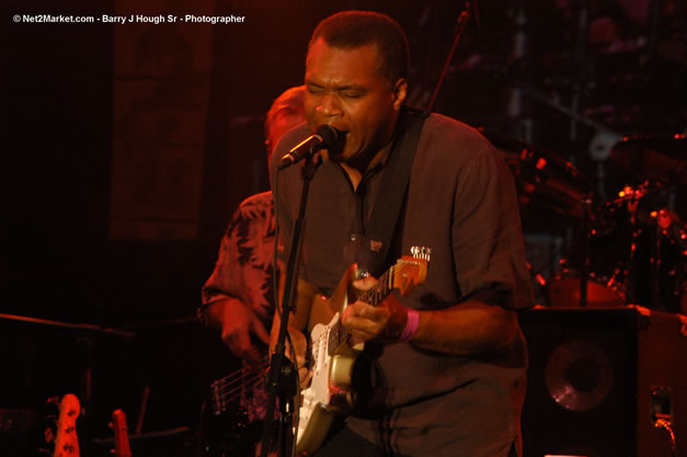 The Robert Cray Band @ The Aqueduct on Rose Hall - Friday, January 26, 2007 - 10th Anniversary - Air Jamaica Jazz & Blues Festival 2007 - The Art of Music - Tuesday, January 23 - Saturday, January 27, 2007, The Aqueduct on Rose Hall, Montego Bay, Jamaica - Negril Travel Guide, Negril Jamaica WI - http://www.negriltravelguide.com - info@negriltravelguide.com...!