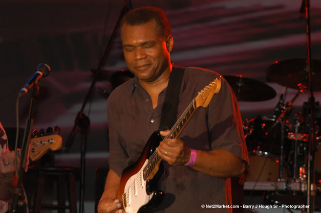 The Robert Cray Band @ The Aqueduct on Rose Hall - Friday, January 26, 2007 - 10th Anniversary - Air Jamaica Jazz & Blues Festival 2007 - The Art of Music - Tuesday, January 23 - Saturday, January 27, 2007, The Aqueduct on Rose Hall, Montego Bay, Jamaica - Negril Travel Guide, Negril Jamaica WI - http://www.negriltravelguide.com - info@negriltravelguide.com...!