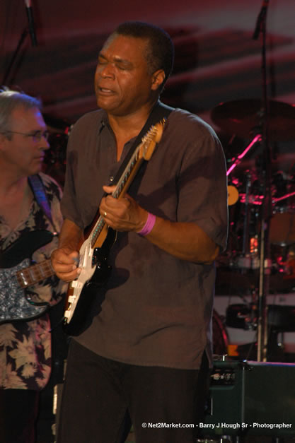 The Robert Cray Band @ The Aqueduct on Rose Hall - Friday, January 26, 2007 - 10th Anniversary - Air Jamaica Jazz & Blues Festival 2007 - The Art of Music - Tuesday, January 23 - Saturday, January 27, 2007, The Aqueduct on Rose Hall, Montego Bay, Jamaica - Negril Travel Guide, Negril Jamaica WI - http://www.negriltravelguide.com - info@negriltravelguide.com...!