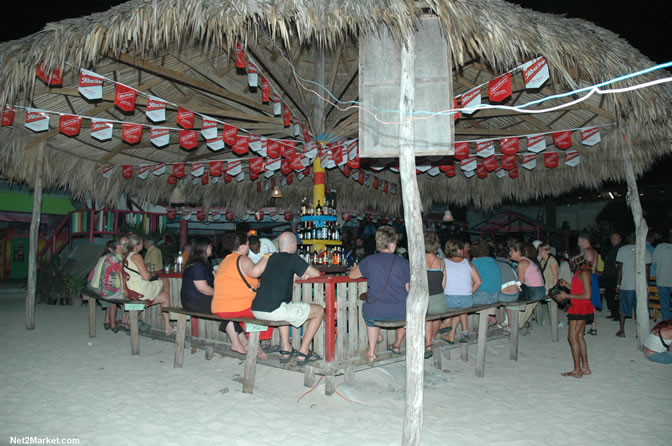 The Messenger, Reggae Super Star - Luciano - Gregory Isaacs - Bobby Dread - Swallow - backed by the Indika Band - Boubon Beach Restaurant, Beach Bar & Oceanfront Accommodations - Negril Travel Guide, Negril Jamaica WI - http://www.negriltravelguide.com - info@negriltravelguide.com...!