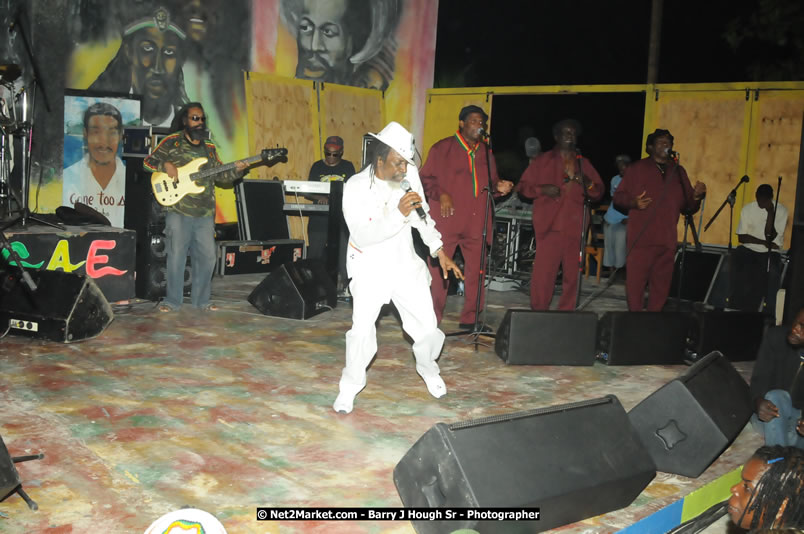 Bunny Wailer & King Yellowman at Bourbon Beach - Monday, February 25, 2008 - Bourbin Beach Restaurant, Bar, Oceanfront Accommodatioins, Live Reggae Music & Disco, Norman Manley Boulevard, Negril, Westmoreland, Jamaica W.I. - Photographs by Net2Market.com - Barry J. Hough Sr, Photographer - Negril Travel Guide, Negril Jamaica WI - http://www.negriltravelguide.com - info@negriltravelguide.com...!