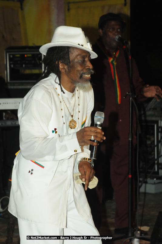 Bunny Wailer & King Yellowman at Bourbon Beach - Monday, February 25, 2008 - Bourbin Beach Restaurant, Bar, Oceanfront Accommodatioins, Live Reggae Music & Disco, Norman Manley Boulevard, Negril, Westmoreland, Jamaica W.I. - Photographs by Net2Market.com - Barry J. Hough Sr, Photographer - Negril Travel Guide, Negril Jamaica WI - http://www.negriltravelguide.com - info@negriltravelguide.com...!