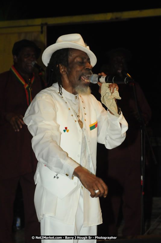 Bunny Wailer & King Yellowman at Bourbon Beach - Monday, February 25, 2008 - Bourbin Beach Restaurant, Bar, Oceanfront Accommodatioins, Live Reggae Music & Disco, Norman Manley Boulevard, Negril, Westmoreland, Jamaica W.I. - Photographs by Net2Market.com - Barry J. Hough Sr, Photographer - Negril Travel Guide, Negril Jamaica WI - http://www.negriltravelguide.com - info@negriltravelguide.com...!