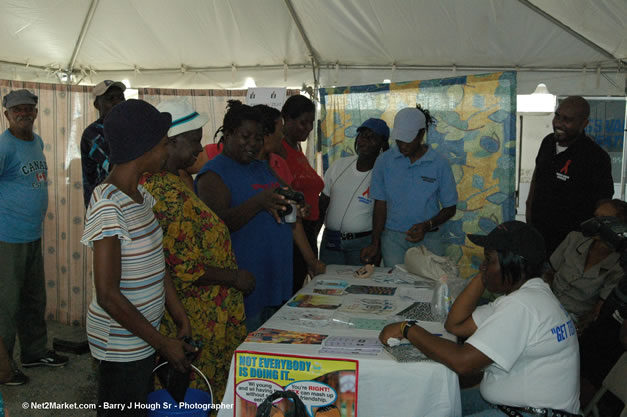 Free Clinic at Lucea Plaza, Caribbean Medical Mission, Wednesday, October 18, 2006 - Negril Travel Guide, Negril Jamaica WI - http://www.negriltravelguide.com - info@negriltravelguide.com...!