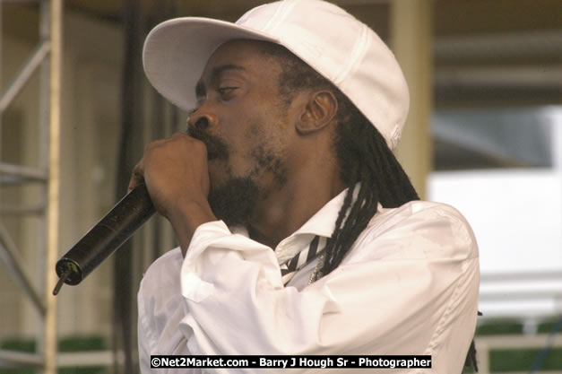 Beenie Man - Cure Fest 2007 - Longing For Concert at Trelawny Multi Purpose Stadium, Trelawny, Jamaica - Sunday, October 14, 2007 - Cure Fest 2007 October 12th-14th, 2007 Presented by Danger Promotions, Iyah Cure Promotions, and Brass Gate Promotions - Alison Young, Publicist - Photographs by Net2Market.com - Barry J. Hough Sr, Photographer - Negril Travel Guide, Negril Jamaica WI - http://www.negriltravelguide.com - info@negriltravelguide.com...!