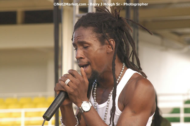 Jah Cure - Cure Fest 2007 - Longing For Concert at Trelawny Multi Purpose Stadium, Trelawny, Jamaica - Sunday, October 14, 2007 - Cure Fest 2007 October 12th-14th, 2007 Presented by Danger Promotions, Iyah Cure Promotions, and Brass Gate Promotions - Alison Young, Publicist - Photographs by Net2Market.com - Barry J. Hough Sr, Photographer - Negril Travel Guide, Negril Jamaica WI - http://www.negriltravelguide.com - info@negriltravelguide.com...!