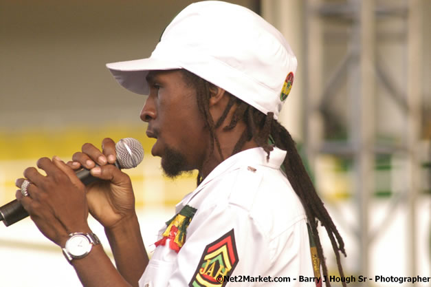 Jah Cure - Cure Fest 2007 - Longing For Concert at Trelawny Multi Purpose Stadium, Trelawny, Jamaica - Sunday, October 14, 2007 - Cure Fest 2007 October 12th-14th, 2007 Presented by Danger Promotions, Iyah Cure Promotions, and Brass Gate Promotions - Alison Young, Publicist - Photographs by Net2Market.com - Barry J. Hough Sr, Photographer - Negril Travel Guide, Negril Jamaica WI - http://www.negriltravelguide.com - info@negriltravelguide.com...!