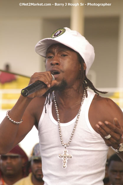 Jah Cure - Cure Fest 2007 - Longing For Concert at Trelawny Multi Purpose Stadium, Trelawny, Jamaica - Sunday, October 14, 2007 - Cure Fest 2007 October 12th-14th, 2007 Presented by Danger Promotions, Iyah Cure Promotions, and Brass Gate Promotions - Alison Young, Publicist - Photographs by Net2Market.com - Barry J. Hough Sr, Photographer - Negril Travel Guide, Negril Jamaica WI - http://www.negriltravelguide.com - info@negriltravelguide.com...!