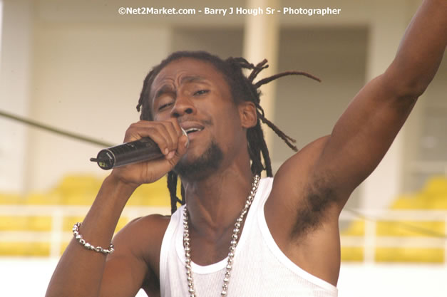 Jah Cure - Cure Fest 2007 - Longing For Concert at Trelawny Multi Purpose Stadium, Trelawny, Jamaica - Sunday, October 14, 2007 - Cure Fest 2007 October 12th-14th, 2007 Presented by Danger Promotions, Iyah Cure Promotions, and Brass Gate Promotions - Alison Young, Publicist - Photographs by Net2Market.com - Barry J. Hough Sr, Photographer - Negril Travel Guide, Negril Jamaica WI - http://www.negriltravelguide.com - info@negriltravelguide.com...!