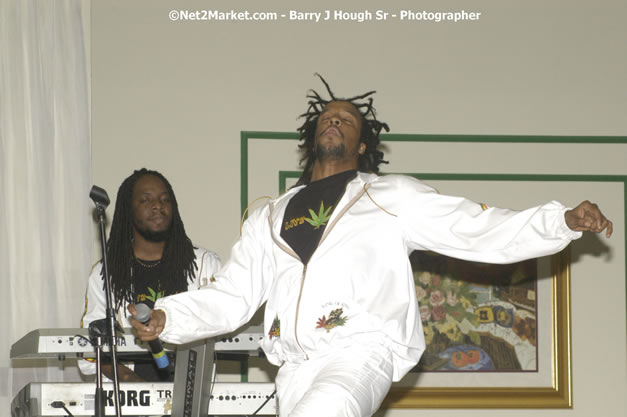 Live Wyya - Reflections - Cure Fest 2007 - All White Birth-Night Party - Hosted by Jah Cure - Starfish Trelawny Hotel - Trelawny, Jamaica - Friday, October 12, 2007 - Cure Fest 2007 October 12th-14th, 2007 Presented by Danger Promotions, Iyah Cure Promotions, and Brass Gate Promotions - Alison Young, Publicist - Photographs by Net2Market.com - Barry J. Hough Sr, Photographer - Negril Travel Guide, Negril Jamaica WI - http://www.negriltravelguide.com - info@negriltravelguide.com...!