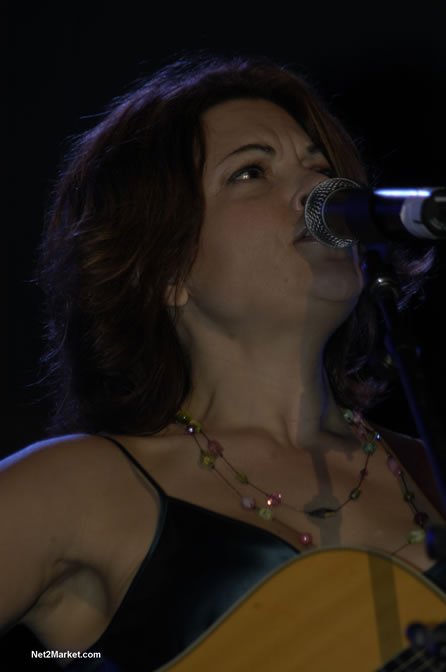 Rosanne Cash - Air Jamaica Jazz & Blues 2005 - The Art Of Music - Cinnamon Hill Golf Course, Rose Hall, Montego Bay - Negril Travel Guide, Negril Jamaica WI - http://www.negriltravelguide.com - info@negriltravelguide.com...!