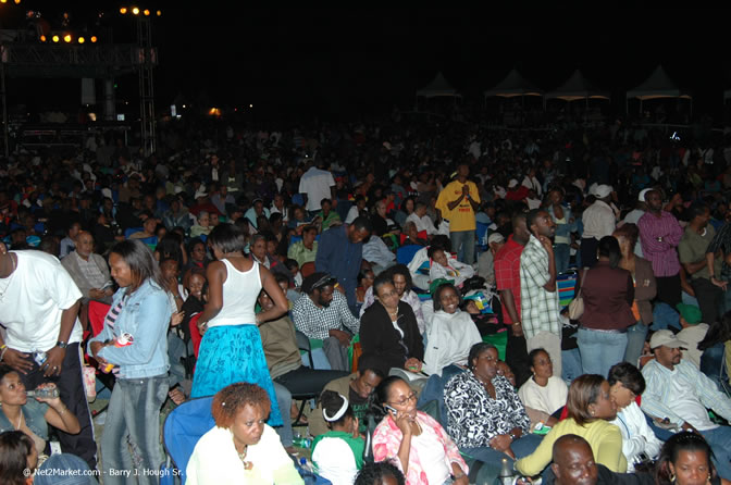 Saturday Night Jazz & Blues Goers - Air Jamaica Jazz & Blues Festival 2006 - The Art of Music - Cinnamon Hill Golf Club - Rosehall Resort & Country Club, Montego Bay, Jamaica W.I. - Thursday, Saturday 28, 2006 - Negril Travel Guide, Negril Jamaica WI - http://www.negriltravelguide.com - info@negriltravelguide.com...!