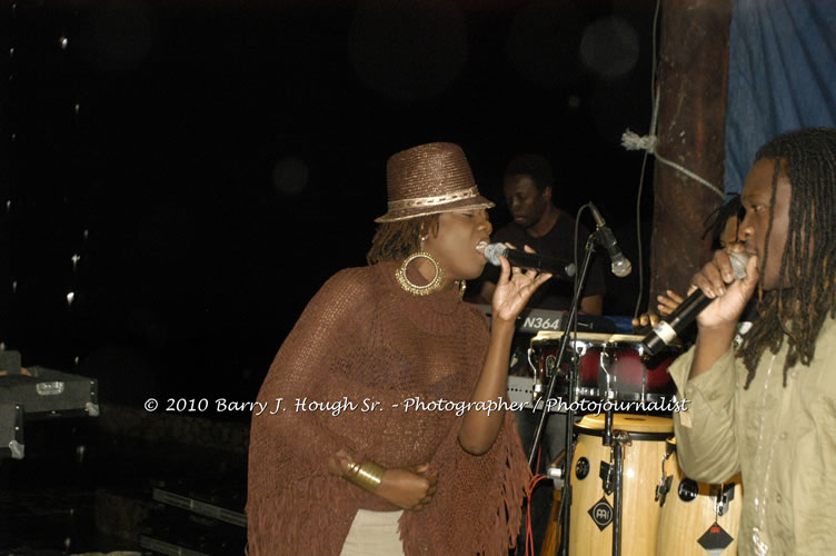 Etana - Live In Concert - One Love Reggae Concert Series 09/10 @ Negril Escape Resort and Spa, December 22, 2009, One Love Drive, West End, Negril, Westmoreland, Jamaica W.I. - Photographs by Net2Market.com - Barry J. Hough Sr, Photographer/Photojournalist - Negril Travel Guide, Negril Jamaica WI - http://www.negriltravelguide.com - info@negriltravelguide.com...!