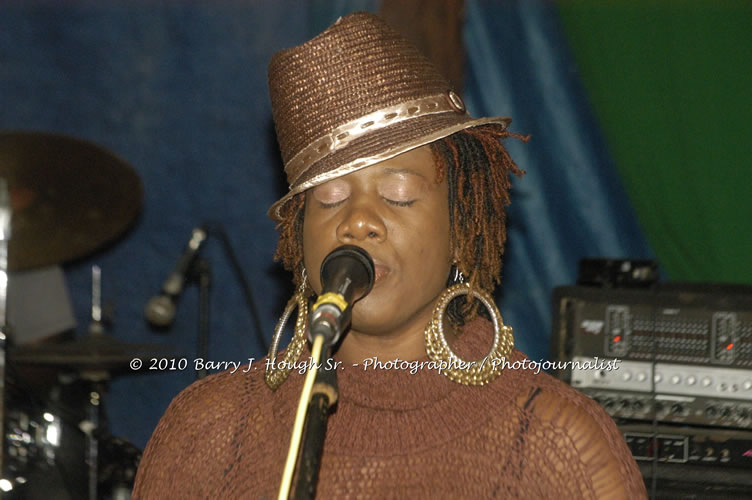 Etana - Live In Concert - One Love Reggae Concert Series 09/10 @ Negril Escape Resort and Spa, December 22, 2009, One Love Drive, West End, Negril, Westmoreland, Jamaica W.I. - Photographs by Net2Market.com - Barry J. Hough Sr, Photographer/Photojournalist - Negril Travel Guide, Negril Jamaica WI - http://www.negriltravelguide.com - info@negriltravelguide.com...!