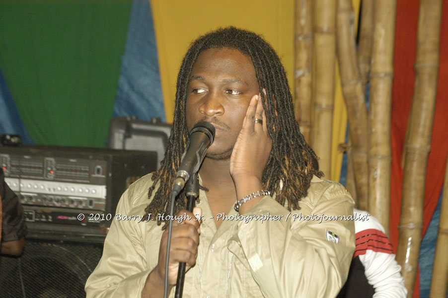 Etana - Live In Concert - One Love Reggae Concert Series 09/10 @ Negril Escape Resort and Spa, December 22, 2009, One Love Drive, West End, Negril, Westmoreland, Jamaica W.I. - Photographs by Net2Market.com - Barry J. Hough Sr, Photographer/Photojournalist - Negril Travel Guide, Negril Jamaica WI - http://www.negriltravelguide.com - info@negriltravelguide.com...!