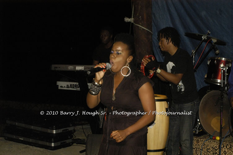 Etana - Live In Concert - One Love Reggae Concert Series 09/10 @ Negril Escape Resort and Spa, December 22, 2009, One Love Drive, West End, Negril, Westmoreland, Jamaica W.I. - Photographs by Net2Market.com - Barry J. Hough Sr, Photographer/Photojournalist - Negril Travel Guide, Negril Jamaica WI - http://www.negriltravelguide.com - info@negriltravelguide.com...!