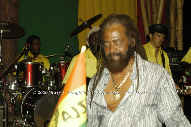 John Holt - Live in Concert - Also featuring Uprising Bank, plus DJ Gemini @ One Love Reggae Concerts Series 09/10 @ Negril Escape Resort & Spa, February 9, 2010, One Love Drive, West End, Negril, Westmoreland, Jamaica W.I. - Photographs by Net2Market.com - Barry J. Hough Sr, Photographer/Photojournalist - The Negril Travel Guide - Negril's and Jamaica's Number One Concert Photography Web Site with over 40,000 Jamaican Concert photographs Published -  Negril Travel Guide, Negril Jamaica WI - http://www.negriltravelguide.com - info@negriltravelguide.com...!