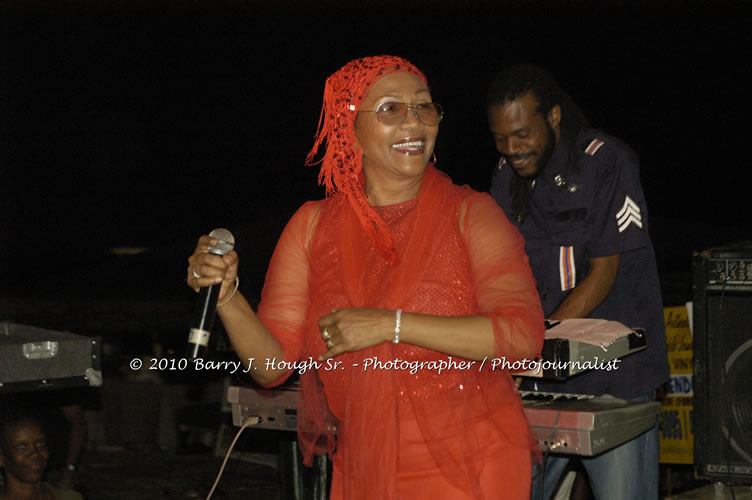 Marcia Griffiths & Edge Michael - Live In Concert - One Love Reggae Concert Series 09/10 @ Negril Escape Resort and Spa, December 29, 2009, One Love Drive, West End, Negril, Westmoreland, Jamaica W.I. - Photographs by Net2Market.com - Barry J. Hough Sr, Photographer/Photojournalist - Negril Travel Guide, Negril Jamaica WI - http://www.negriltravelguide.com - info@negriltravelguide.com...!