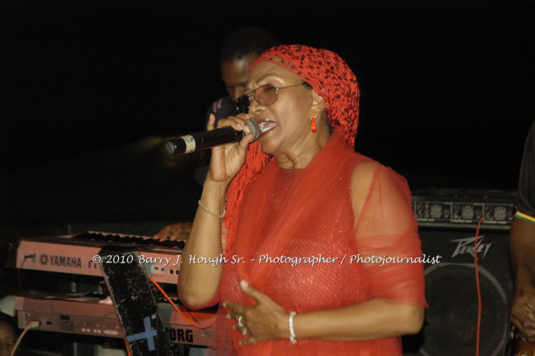 Marcia Griffiths & Edge Michael - Live In Concert - One Love Reggae Concert Series 09/10 @ Negril Escape Resort and Spa, December 29, 2009, One Love Drive, West End, Negril, Westmoreland, Jamaica W.I. - Photographs by Net2Market.com - Barry J. Hough Sr, Photographer/Photojournalist - Negril Travel Guide, Negril Jamaica WI - http://www.negriltravelguide.com - info@negriltravelguide.com...!