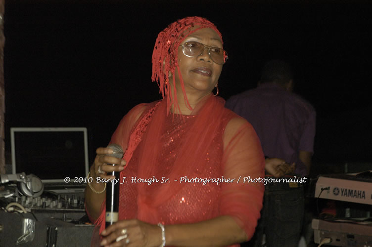 Marcia Griffiths & Edge Michael - Live In Concert - One Love Reggae Concert Series 09/10 @ Negril Escape Resort and Spa, December 29, 2009, One Love Drive, West End, Negril, Westmoreland, Jamaica W.I. - Photographs by Net2Market.com - Barry J. Hough Sr, Photographer/Photojournalist - Negril Travel Guide, Negril Jamaica WI - http://www.negriltravelguide.com - info@negriltravelguide.com...!