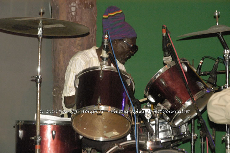 Richie Spice - Live In Concert - One Love Reggae Concert Series 09/10 @ Negril Escape Resort and Spa, January 19, 2010, One Love Drive, West End, Negril, Westmoreland, Jamaica W.I. - Photographs by Net2Market.com - Barry J. Hough Sr, Photographer/Photojournalist - Negril Travel Guide, Negril Jamaica WI - http://www.negriltravelguide.com - info@negriltravelguide.com...!