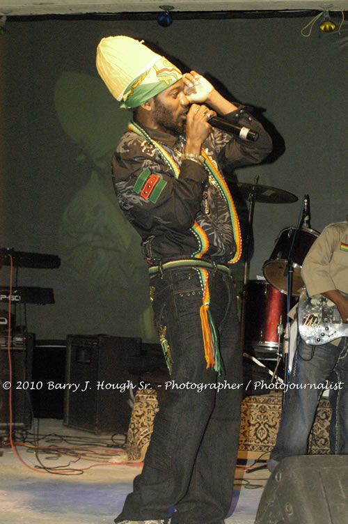 Richie Spice - Live In Concert - One Love Reggae Concert Series 09/10 @ Negril Escape Resort and Spa, January 19, 2010, One Love Drive, West End, Negril, Westmoreland, Jamaica W.I. - Photographs by Net2Market.com - Barry J. Hough Sr, Photographer/Photojournalist - Negril Travel Guide, Negril Jamaica WI - http://www.negriltravelguide.com - info@negriltravelguide.com...!