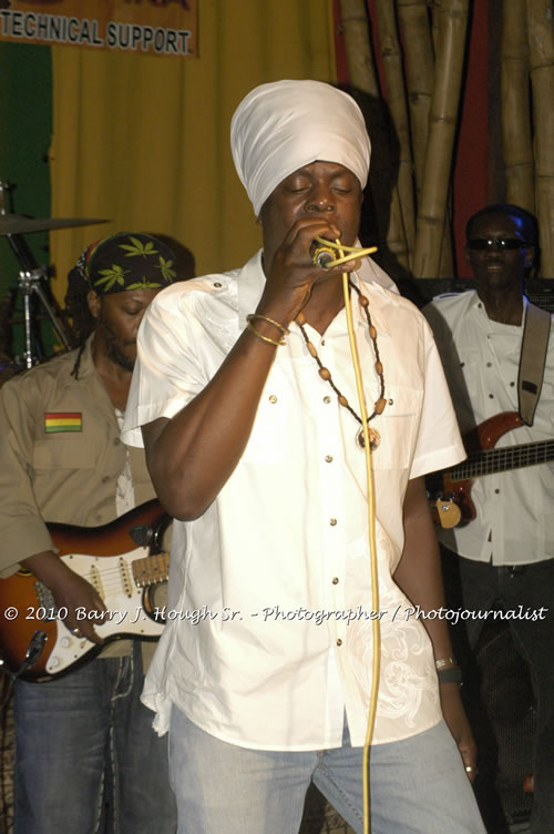 Richie Spice - Live In Concert - One Love Reggae Concert Series 09/10 @ Negril Escape Resort and Spa, January 19, 2010, One Love Drive, West End, Negril, Westmoreland, Jamaica W.I. - Photographs by Net2Market.com - Barry J. Hough Sr, Photographer/Photojournalist - Negril Travel Guide, Negril Jamaica WI - http://www.negriltravelguide.com - info@negriltravelguide.com...!