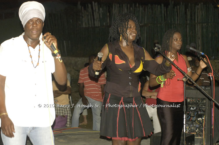 Richie Spice - Live In Concert - One Love Reggae Concert Series 09/10 @ Negril Escape Resort and Spa, January 19, 2010, One Love Drive, West End, Negril, Westmoreland, Jamaica W.I. - Photographs by Net2Market.com - Barry J. Hough Sr, Photographer/Photojournalist - Negril Travel Guide, Negril Jamaica WI - http://www.negriltravelguide.com - info@negriltravelguide.com...!