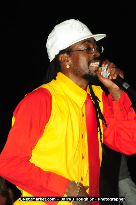 Beenie Man - Live in Concert, plus Hiyah Grade Band @ The Sunset Show @ Negril Escape Resort and Spa, Tuesday, February 3, 2009 - Live Reggae Music at Negril Escape - Tuesday Nights 6:00PM to 10:00 PM - One Love Drive, West End, Negril, Westmoreland, Jamaica W.I. - Photographs by Net2Market.com - Barry J. Hough Sr, Photographer/Photojournalist - The Negril Travel Guide - Negril's and Jamaica's Number One Concert Photography Web Site with over 40,000 Jamaican Concert photographs Published -  Negril Travel Guide, Negril Jamaica WI - http://www.negriltravelguide.com - info@negriltravelguide.com...!