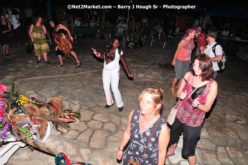 Chinese New Year @ The Sunset Show at Negril Escape - Tuesday, January 27, 2009 - Live Reggae Music at Negril Escape - Tuesday Nights 6:00PM to 10:00 PM - Photographs by Net2Market.com - Barry J. Hough Sr, Photographer/Photojournalist - Negril Travel Guide, Negril Jamaica WI - http://www.negriltravelguide.com - info@negriltravelguide.com...!