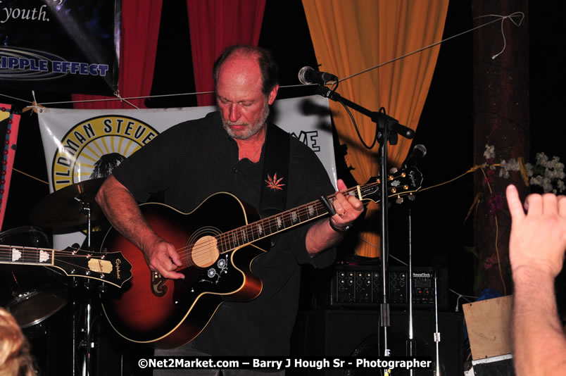 Chinese New Year @ The Sunset Show at Negril Escape - Tuesday, January 27, 2009 - Live Reggae Music at Negril Escape - Tuesday Nights 6:00PM to 10:00 PM - Photographs by Net2Market.com - Barry J. Hough Sr, Photographer/Photojournalist - Negril Travel Guide, Negril Jamaica WI - http://www.negriltravelguide.com - info@negriltravelguide.com...!