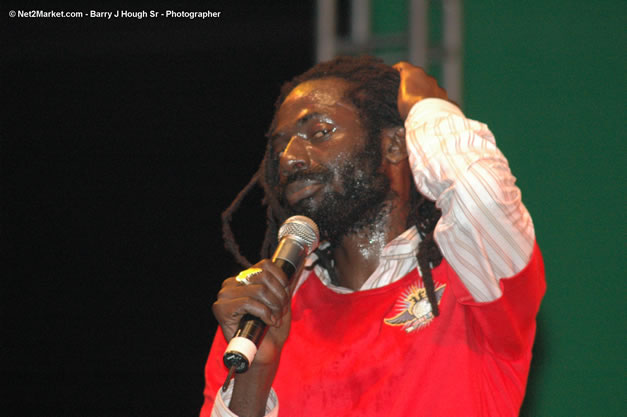 Buju Banton @ Tru-Juice Rebel Salute 2007 - Saturday, January 13, 2007, Port Kaiser Sports Club, St. Elizabeth - Negril Travel Guide, Negril Jamaica WI - http://www.negriltravelguide.com - info@negriltravelguide.com...!