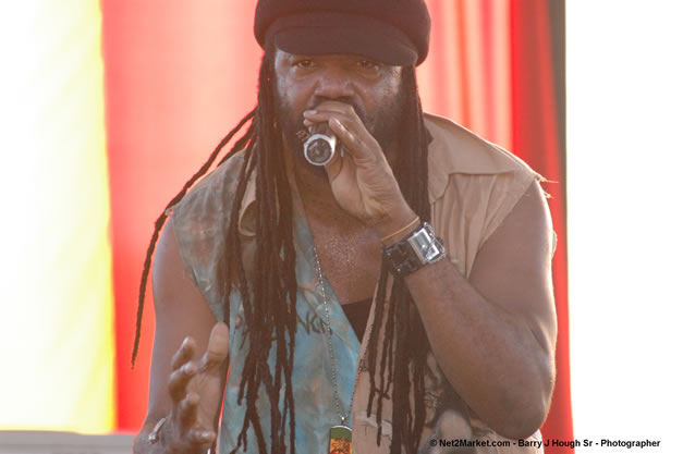 Tony Rebel Closing Tru-Juice Rebel Salute 2007 - Saturday, January 13, 2007, Port Kaiser Sports Club, St. Elizabeth - Negril Travel Guide, Negril Jamaica WI - http://www.negriltravelguide.com - info@negriltravelguide.com...!